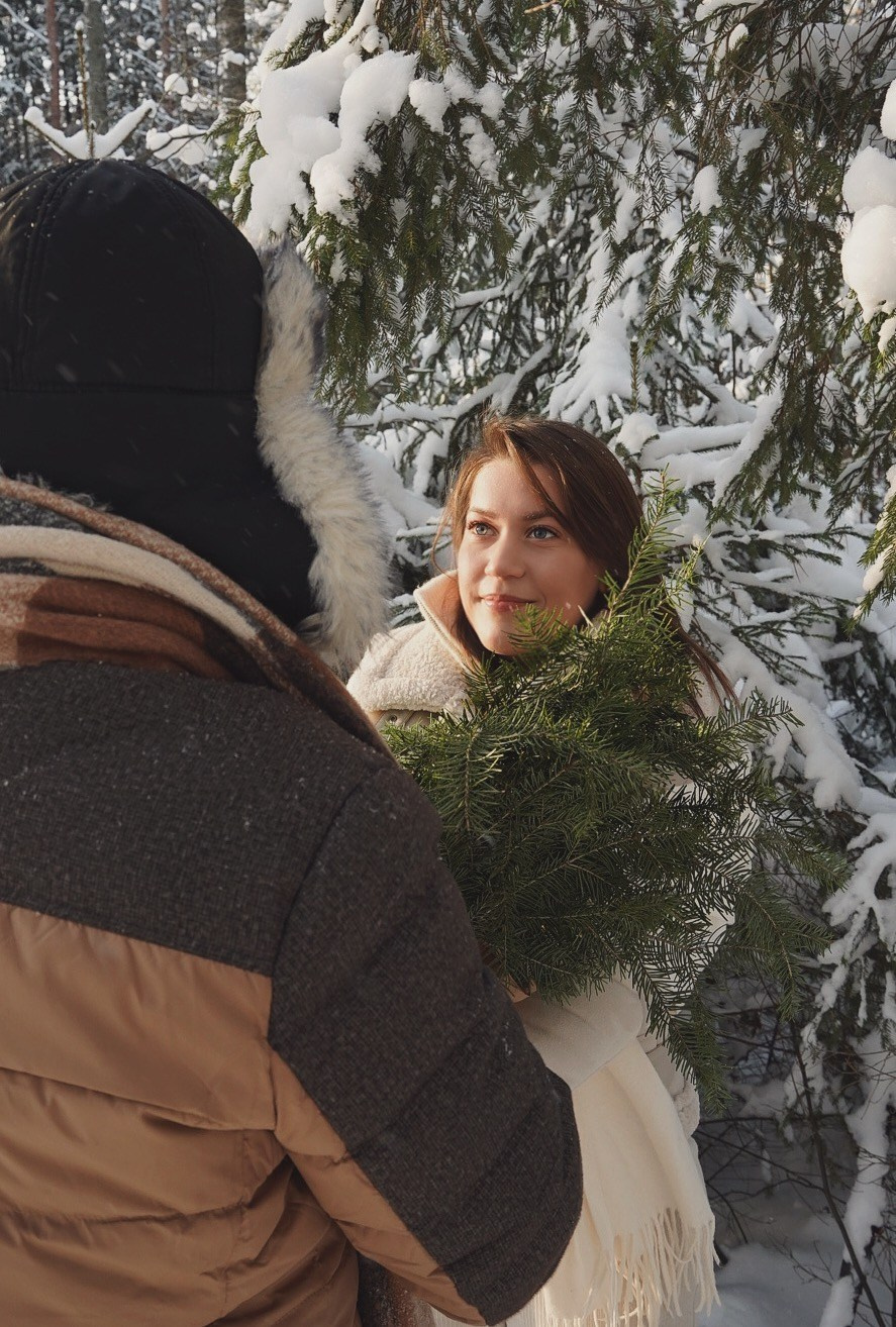 Love Story в зимнем лесу: Даша и Ника. Событийный фотограф Анна Курникова
