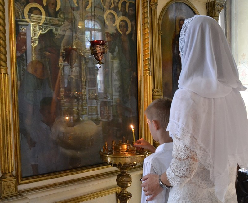 Посещение церкви. Дети. Fotounata.ru