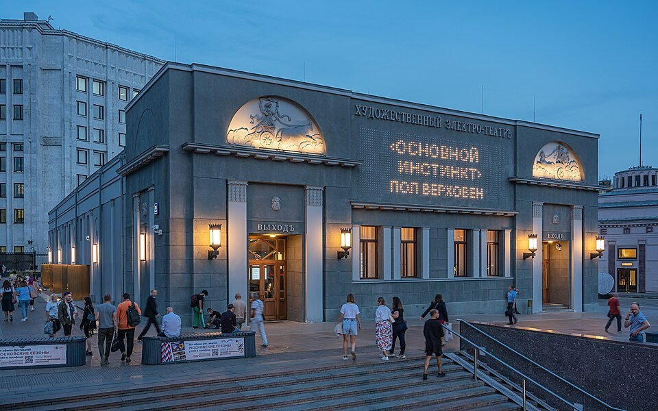 Художественный на арбатской. Фотограф для маркетплейсов Михаил Бове