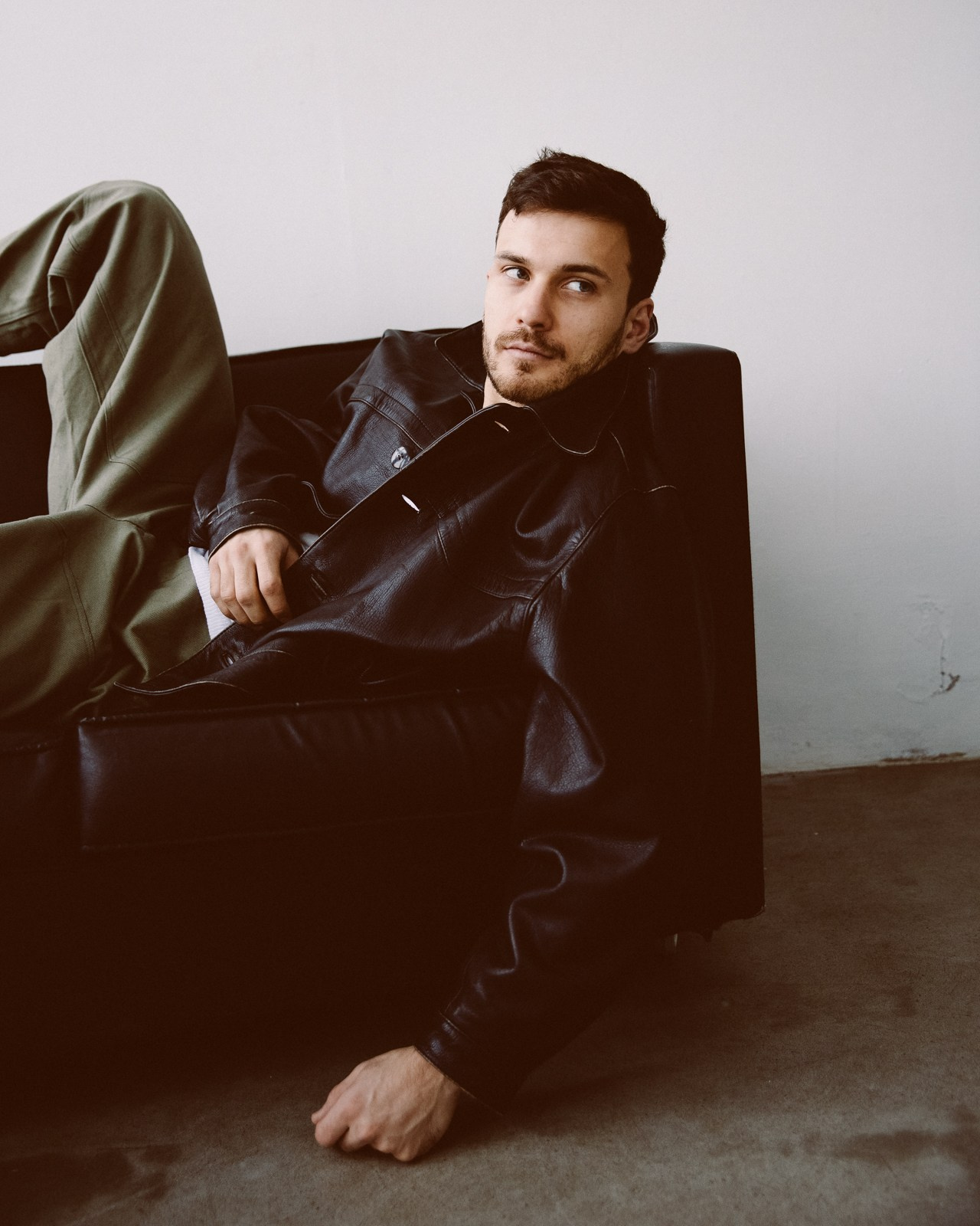 Портфолио Парня модели Глеб Русанду. Продакшен г. Москва съемка мужской одежды, мужские модели, фото и видео, организация под ключ