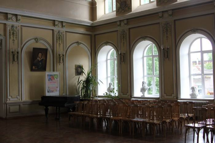 Библиотека в Новочеркасске. Свадебный фотограф в Ростове Александра Груздева