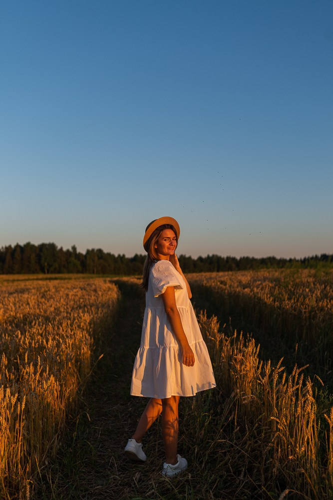 Поле, закат и наши улыбки. Фотограф Мария Ковкова