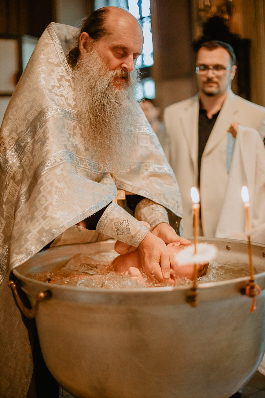 Крещение в Храме Девяти Мучеников Кизических: съёмка таинства | Фотограф Арсений Юревич