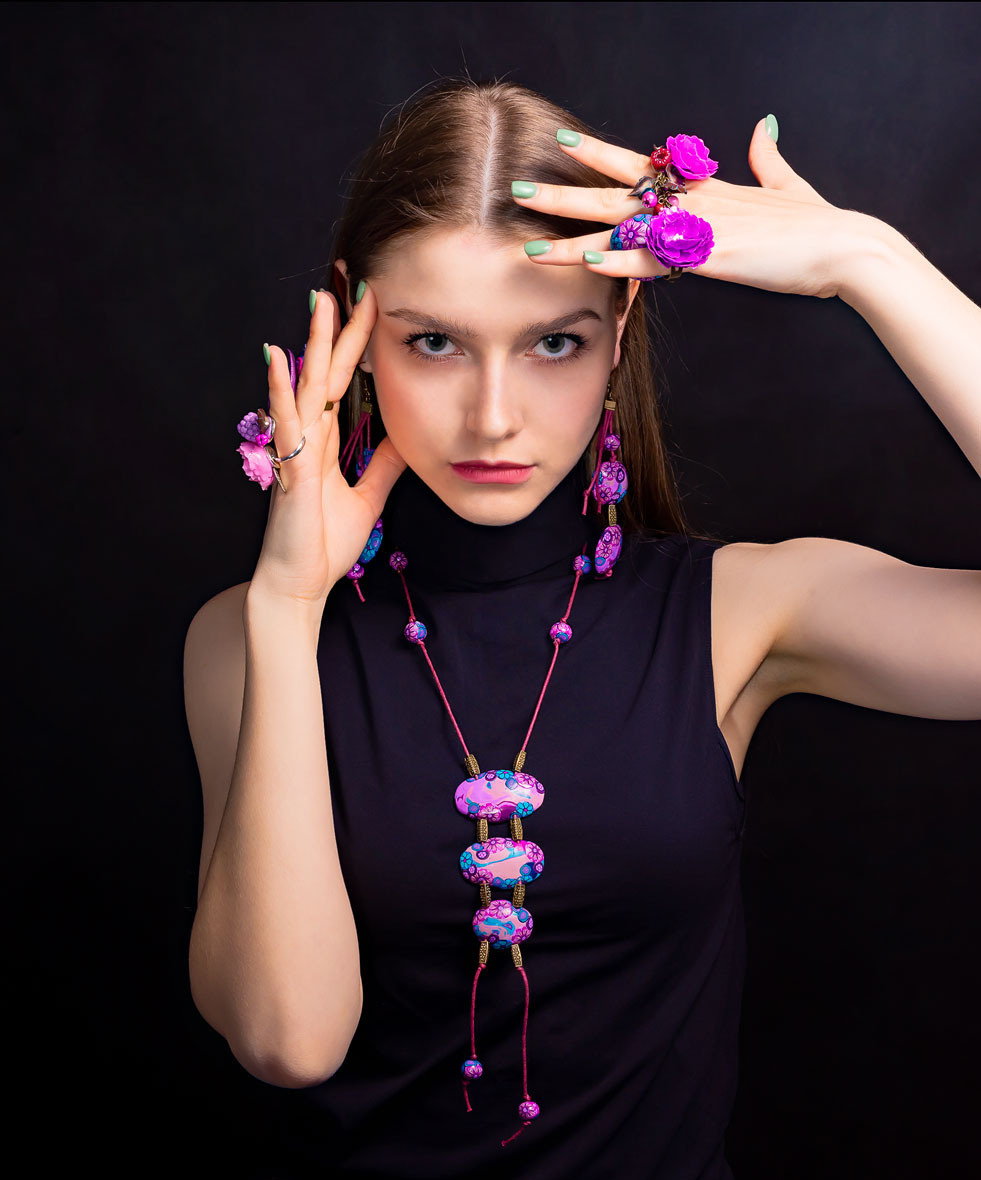 Фото украшений на модели
