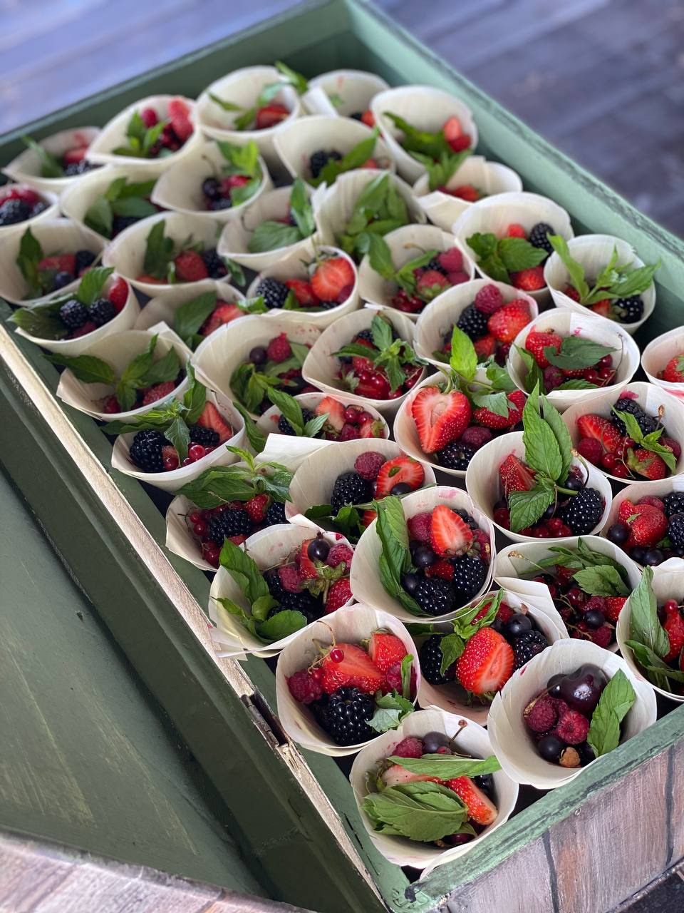 Ягодный чемоданчик. Свадебная площадка РАНЧО