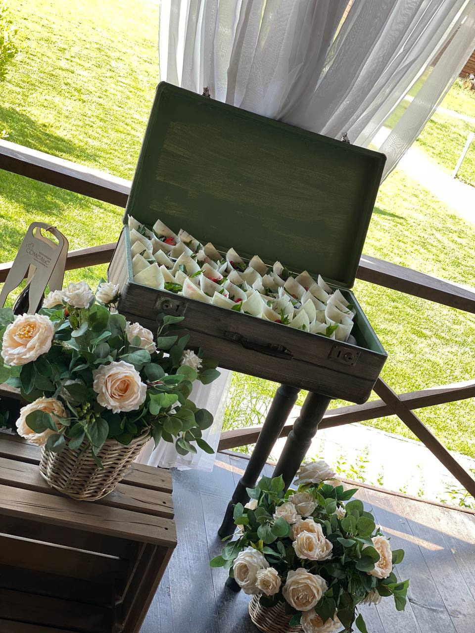 Ягодный чемоданчик. Свадебная площадка РАНЧО