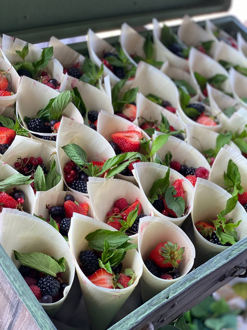 Ягодный чемоданчик. Свадебная площадка РАНЧО