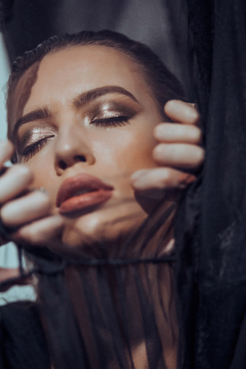 Современная концептуальная фотография о теле, уязвимости и идентичности. Визуальная практика на стиле честности, пост-иронии и искусства.Рекламная фотография, Концептуальная фотография, Современный художник, Психология, Коммерческий фотограф, Репортажный фотограф, Стрит фотография, Арт, Сюрреализм, Мобильная фотография, Снято на айфон, Дима Бурза