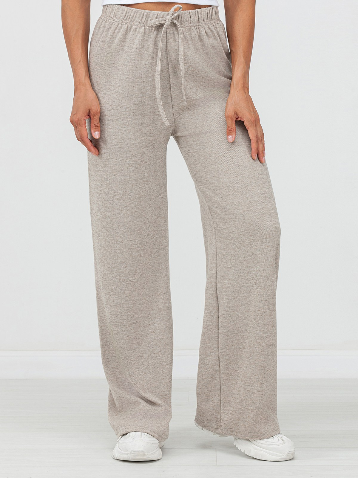 Ракурсы: женские брюки. Сборные фотосъёмки в Москве. фотосессии одежды.фотограф