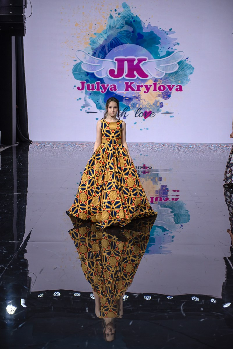 SochiFashionWeek2024 дизайнер Юлия Крылова. Семейный и коммерческий фотограф в Сочи Александр Бодунов