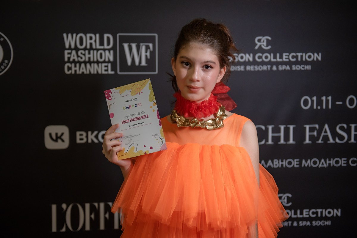 SochiFashionWeek2024 дизайнер Анохина Светлана. Семейный и коммерческий фотограф в Сочи Александр Бодунов