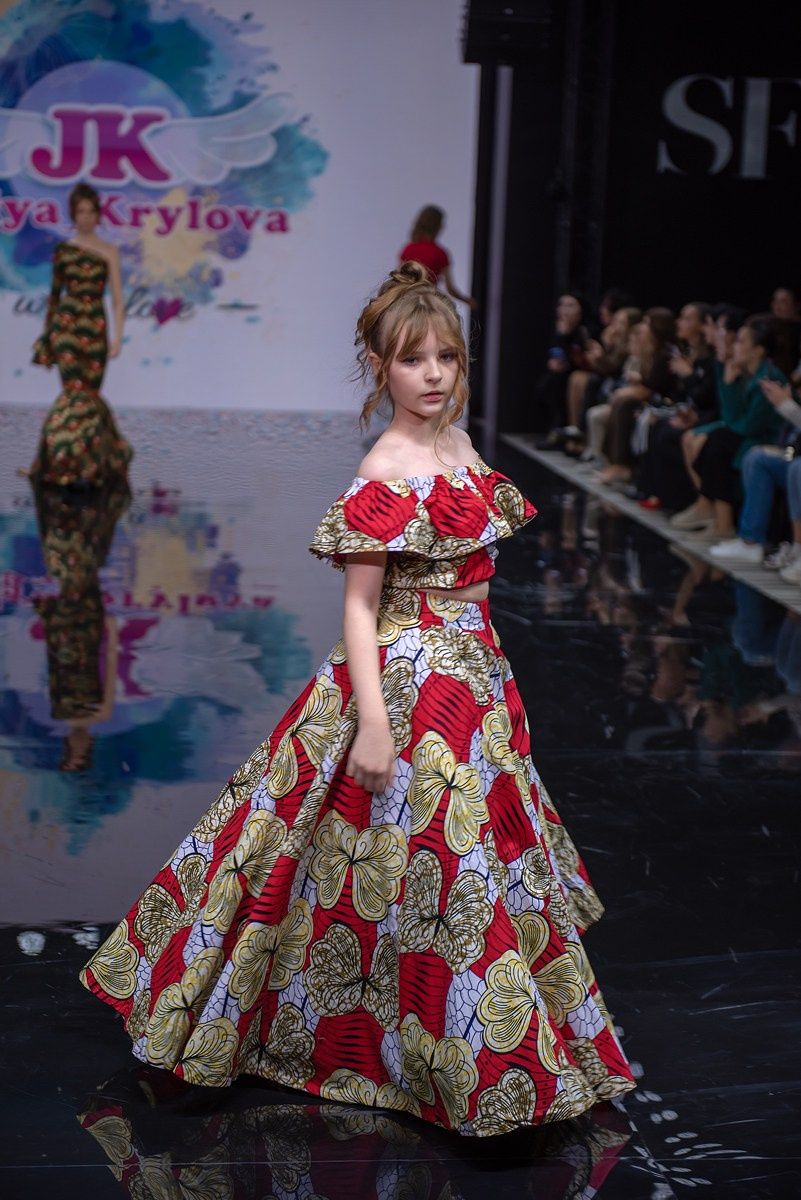 SochiFashionWeek2024 дизайнер Юлия Крылова. Семейный и коммерческий фотограф в Сочи Александр Бодунов
