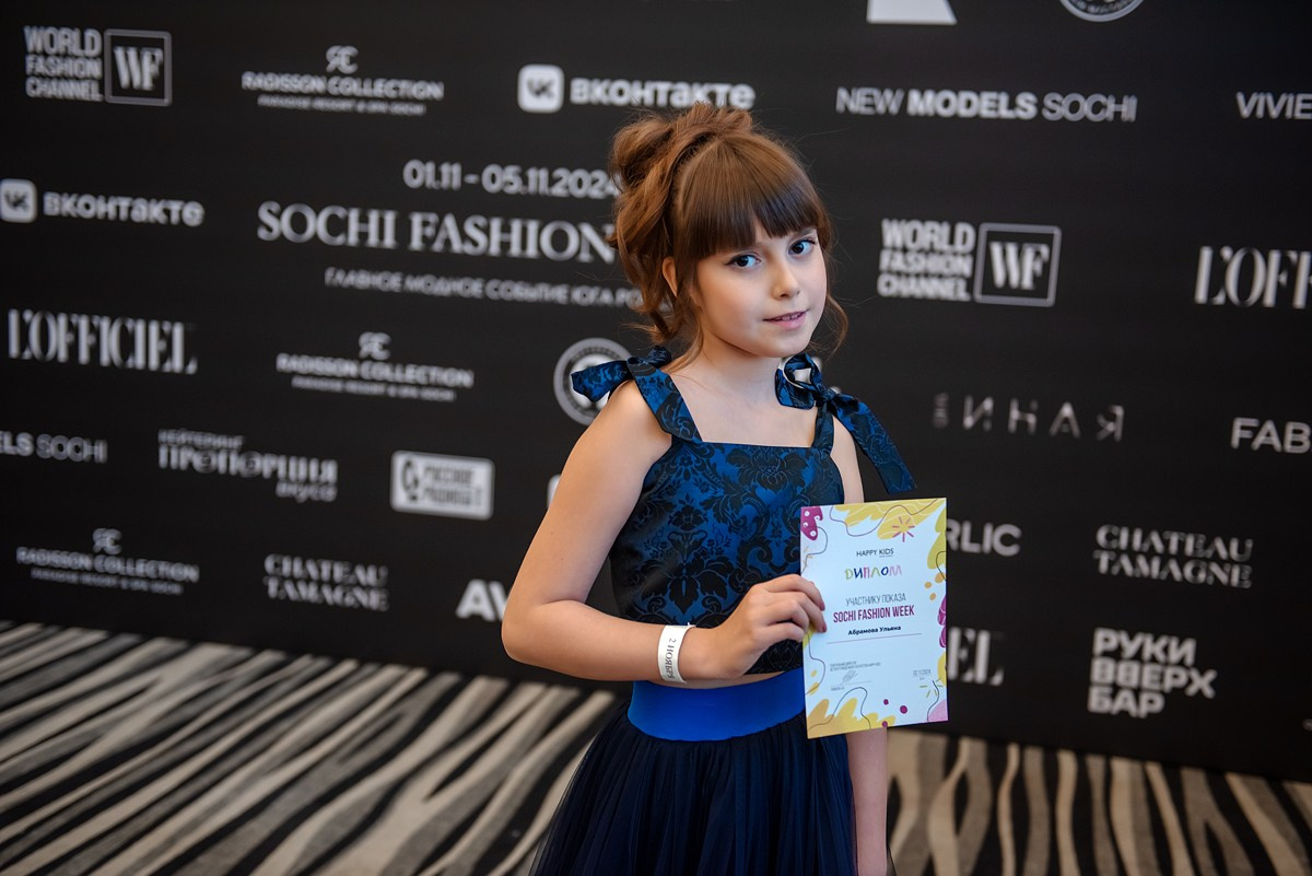 SochiFashionWeek2024 дизайнер Юлия Крылова. Семейный и коммерческий фотограф в Сочи Александр Бодунов