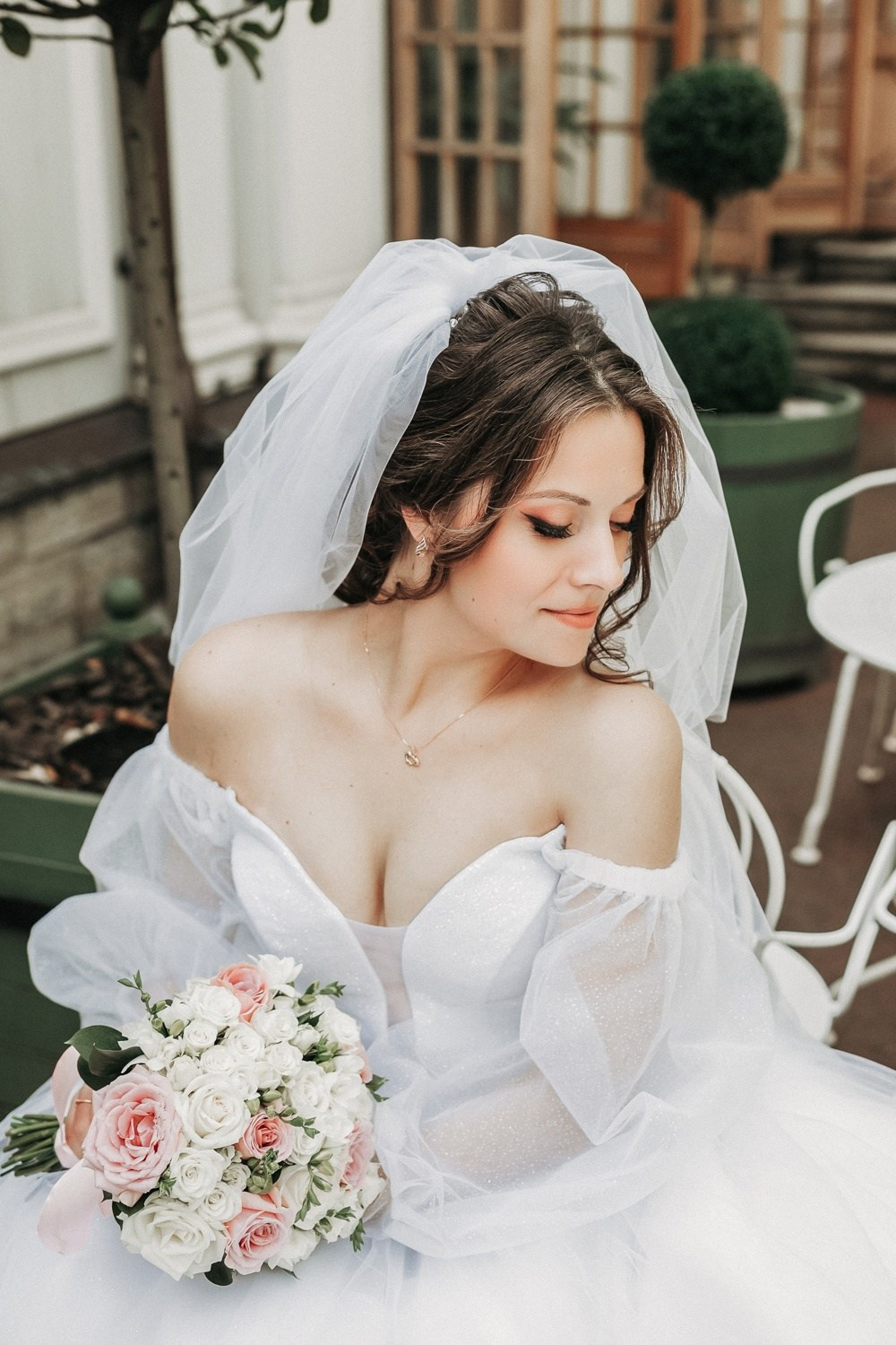 свадебное платье в спб, найти свадебный салон, букет для невесты, хороший ведущий на свадьбу, костюм для жениха, платье для невесты,  подшить свадебное платье, ателье свадебное, фотограф на свадьбу, выпуск, праздник, венчание