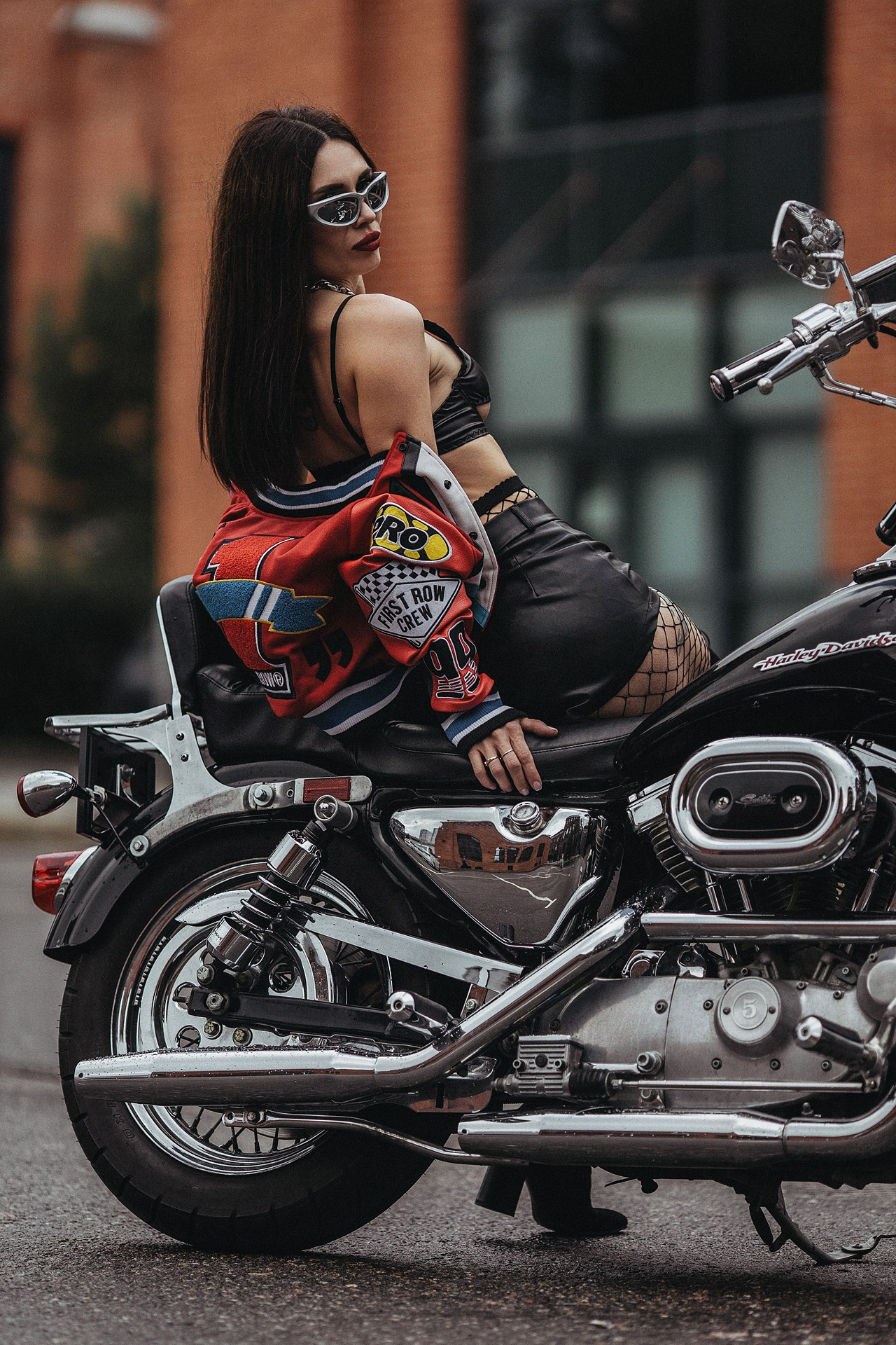 Фотосессия с байком на парковке. Семейный и детский фотограф в Москве Артём Жигурс