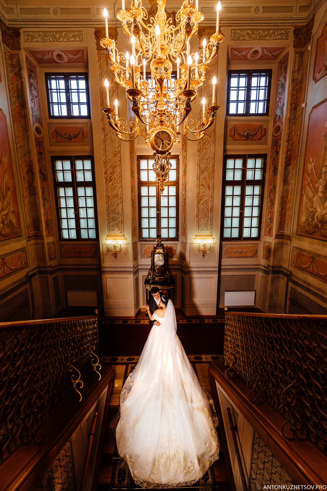 Best photos. Destination wedding photographer in Iceland, Spain, Italy, Greece and