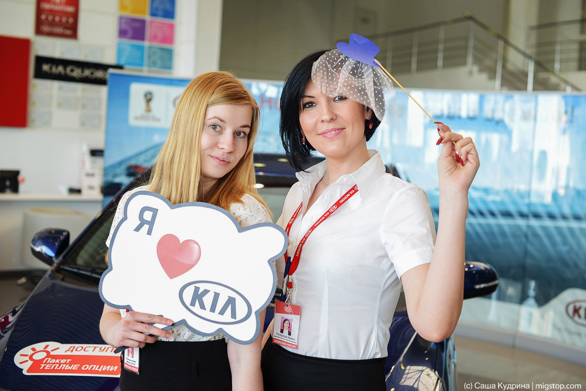 Репортажная фотосъемка праздника в автосалоне