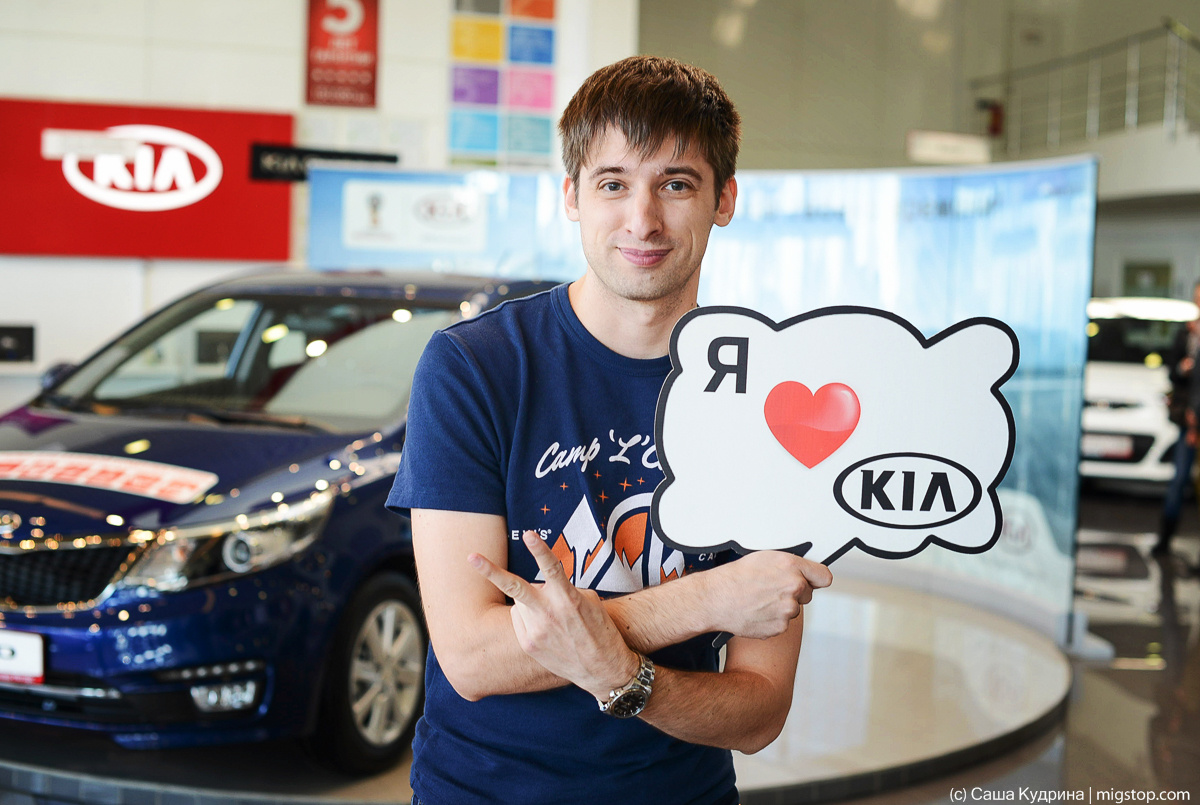 Репортажная фотосъемка праздника в автосалоне