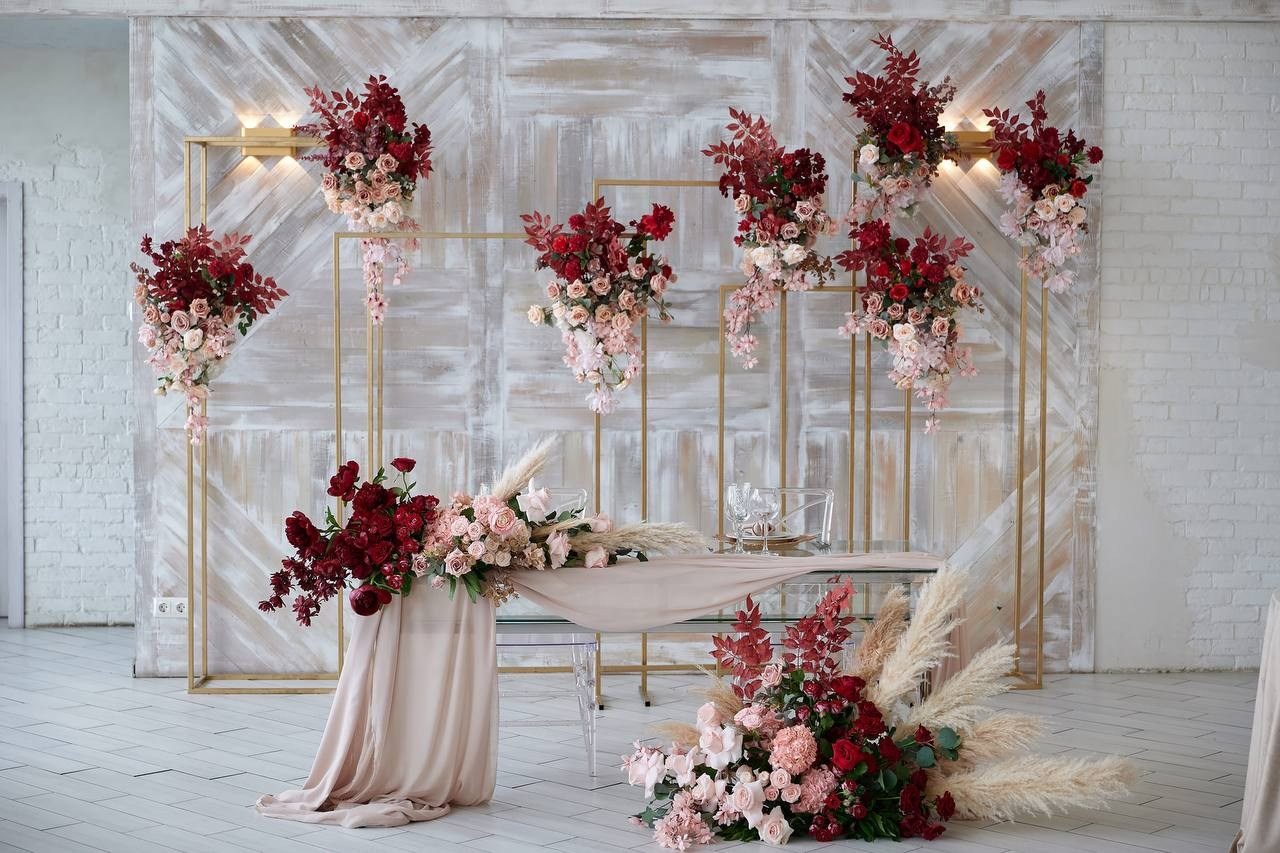 Винные оттенки. Подрядчики и друзья сети свадебных площадок House for wedding