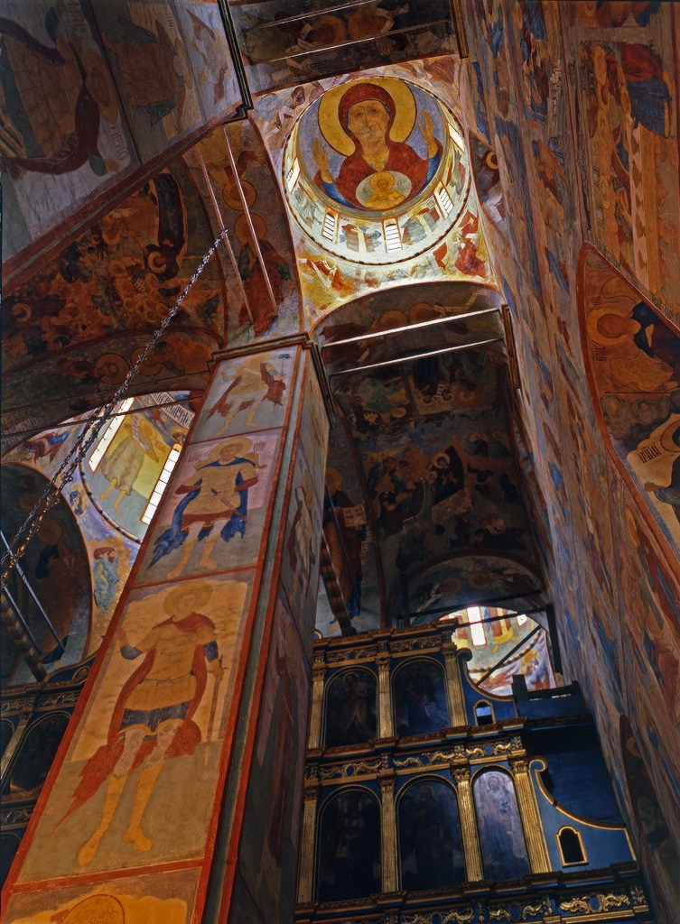 Интерьер Троицкого собора