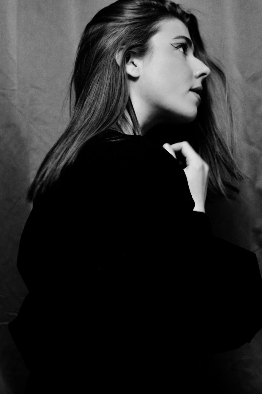 Female portrait. AI — artist | Documentary Photographer St. Petersburg, Milan