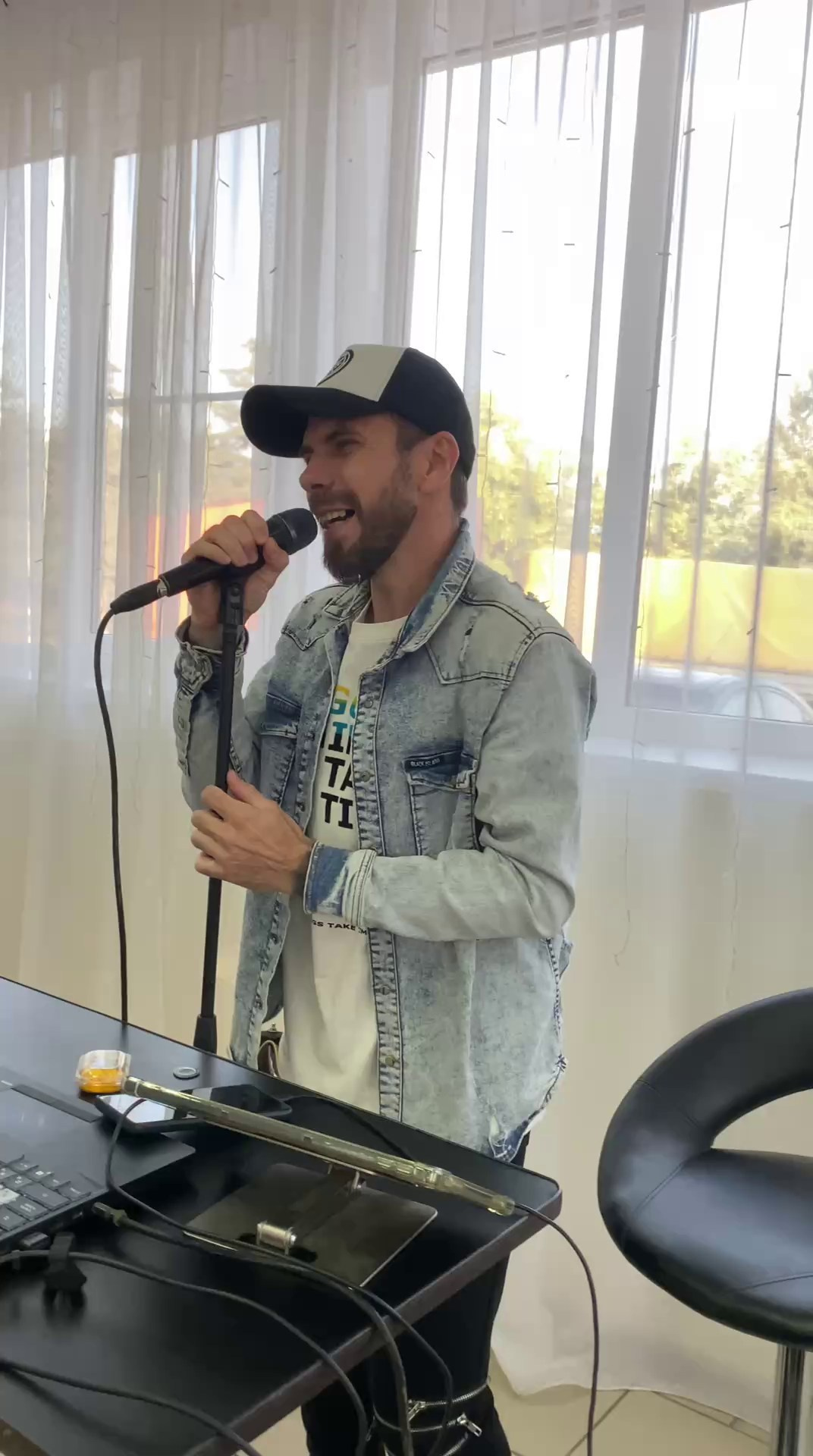 Музыкальное соправождение. Организатор праздников. Ведущая Марина Гребенникова