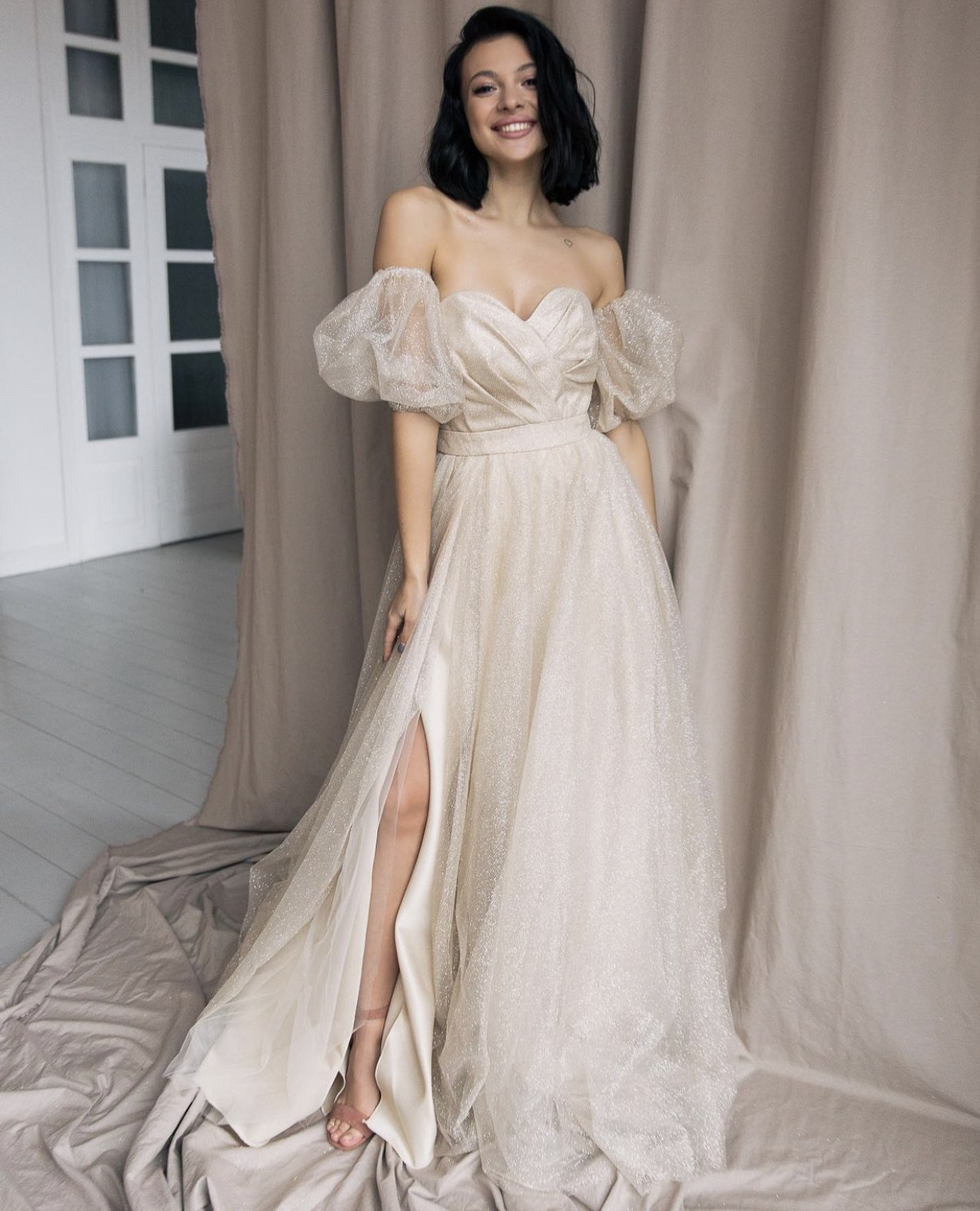 №14 Размер универсальный. Спинка на шнуровке. Подходит беременным девушкам. 2000 руб