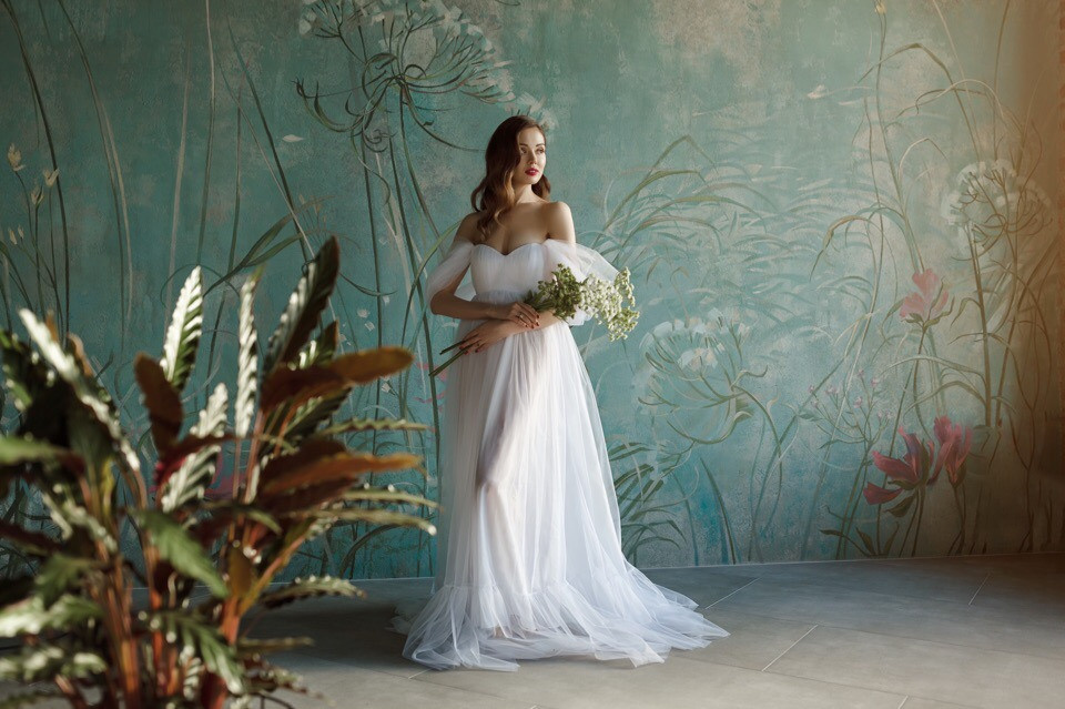 №93 Платье Light White. Размер платья 40-46(48 лучше с примеркой). Идеально для беременных девушек. Может быть как будуарное платье (подъюбник снимается). 1500 руб