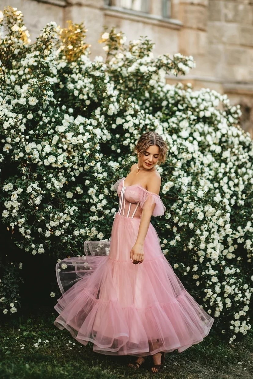 №28 Спинка на шнуровке. Встроенные чашечки. Размер 42-46. Подходит беременным девушкам. 1500 руб