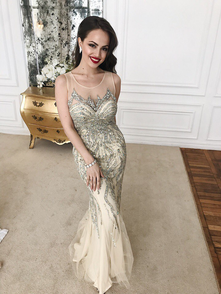 №20 Платье "Diamonds". Размер платья 40-44 (размер 46) Спинка на молнии. 2500 руб