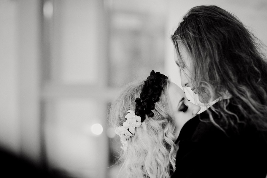 Свадебная фотосессия в стиле Готика. фотограф на свадьбу, стильные фото свадьбы, фотограф на свадьбу в спб, готическая фотосессия, правильные готы, стиль готика, готический фотограф спб, антуражная фотосессия, свадебное платье спб салон, костюм на свадьбу спб жених, платье невесты купить спб