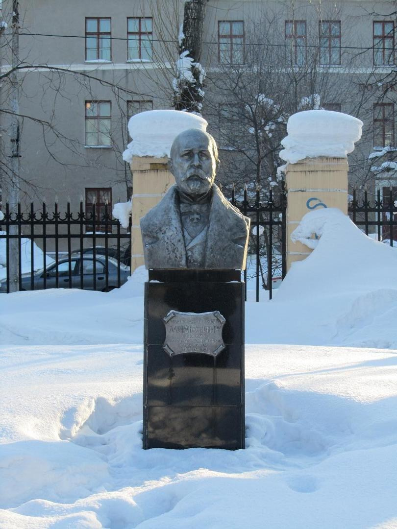 Бюст Милютина