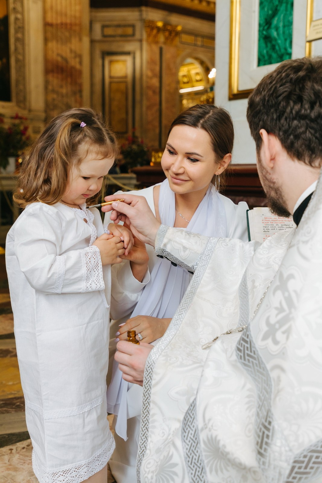 Крещение ребенка в Исаакиевском соборе СПб. Фотограф крещение венчание в Петербурге! Помогает подобрать храм и посоветовал душевного батюшку в СПб