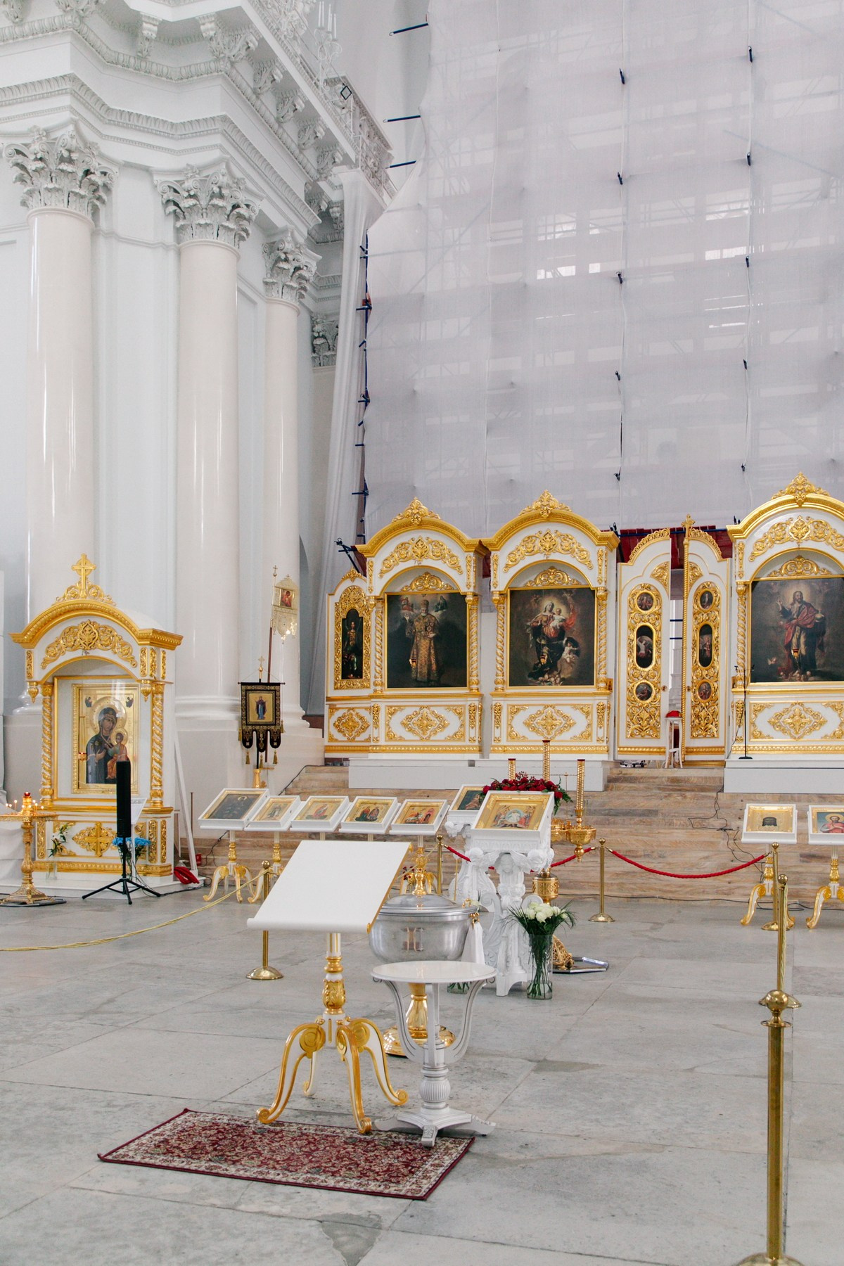 Крещение ребенка в Смольном соборе СПб. Фотограф крещение венчание в Петербурге! Помогает подобрать храм и посоветовал душевного батюшку в СПб