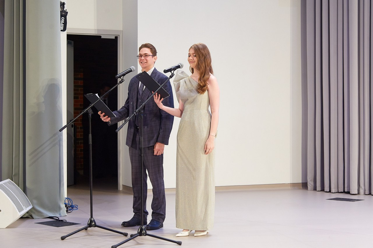 Отзывы о работе фотографа для школы и детского сада в Новосибирске. Выпускной альбом Новосибирск