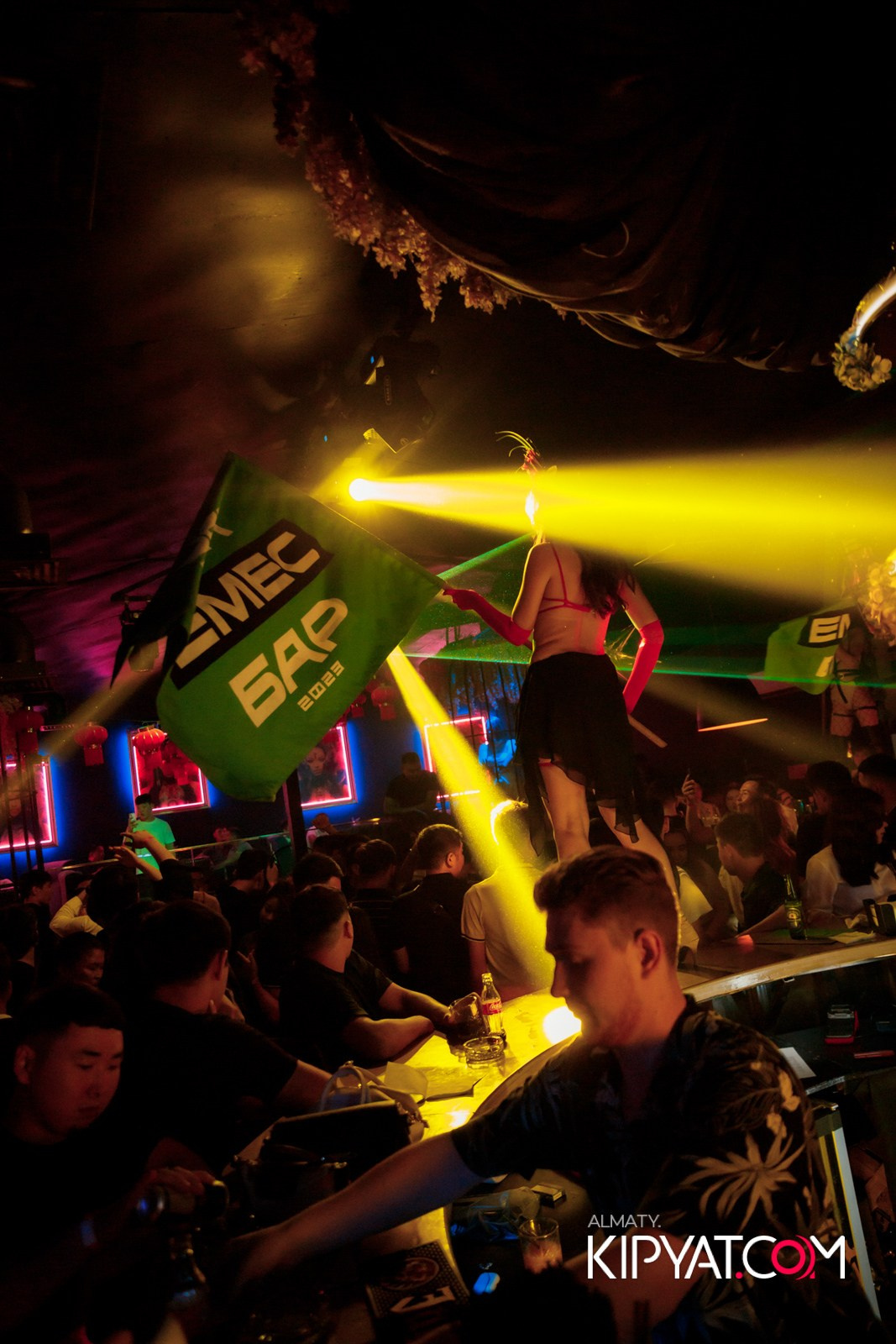 UYAT EMES BAR. КИПЯТКОМ АЛМАТЫ!