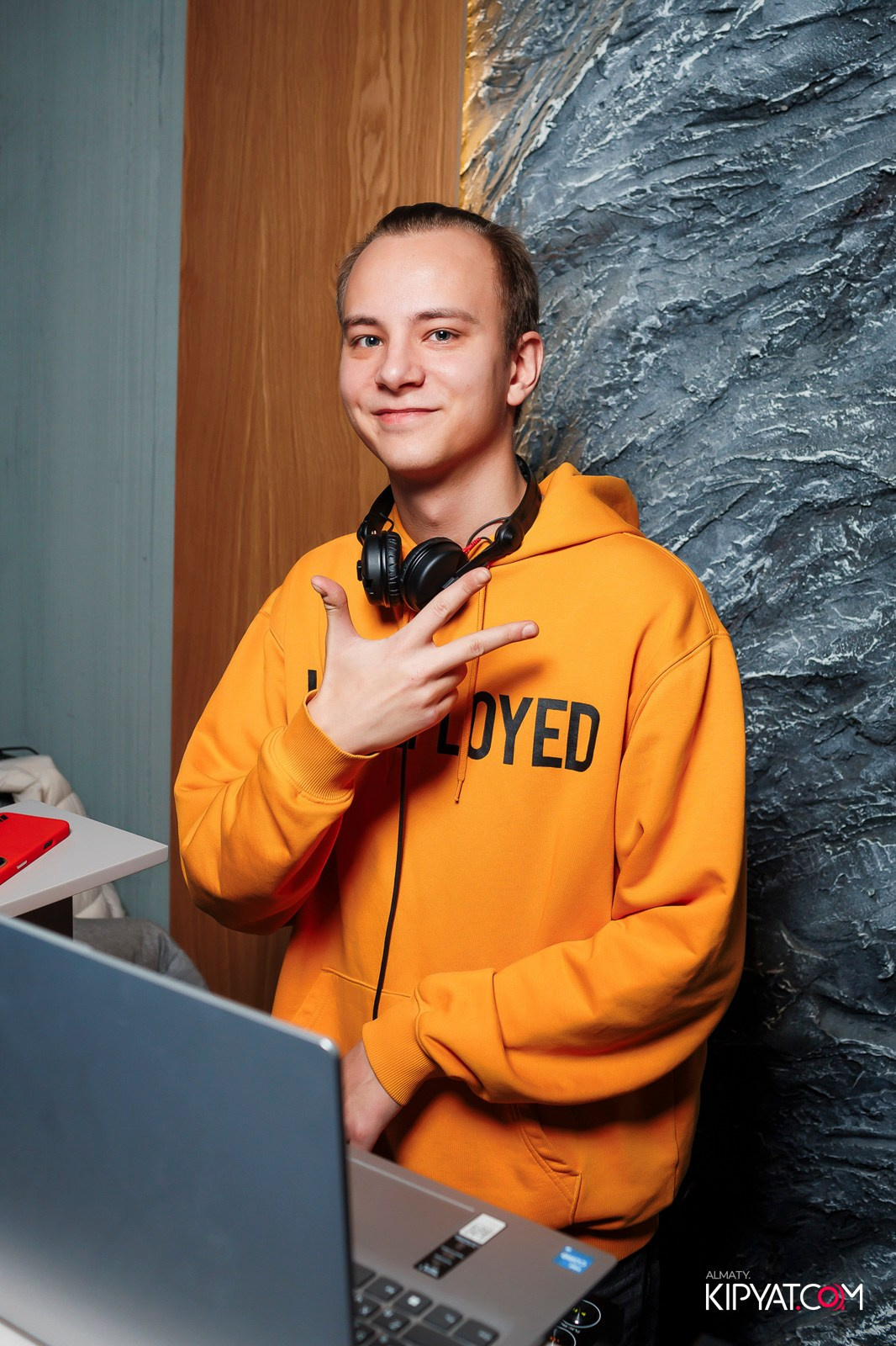 ДЕНЬ ФИНАНСИСТА В SHISHA RESTOBAR. КИПЯТКОМ АЛМАТЫ!