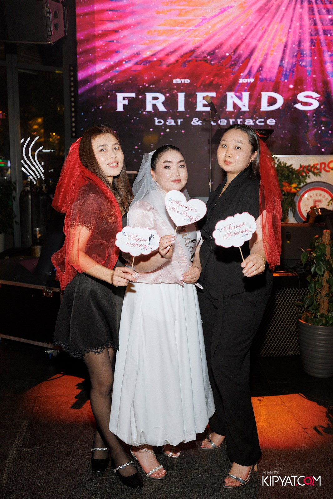 FRIENDS BAR & TERRACE. КИПЯТКОМ АЛМАТЫ! Фотосъемка мероприятий в Алматы