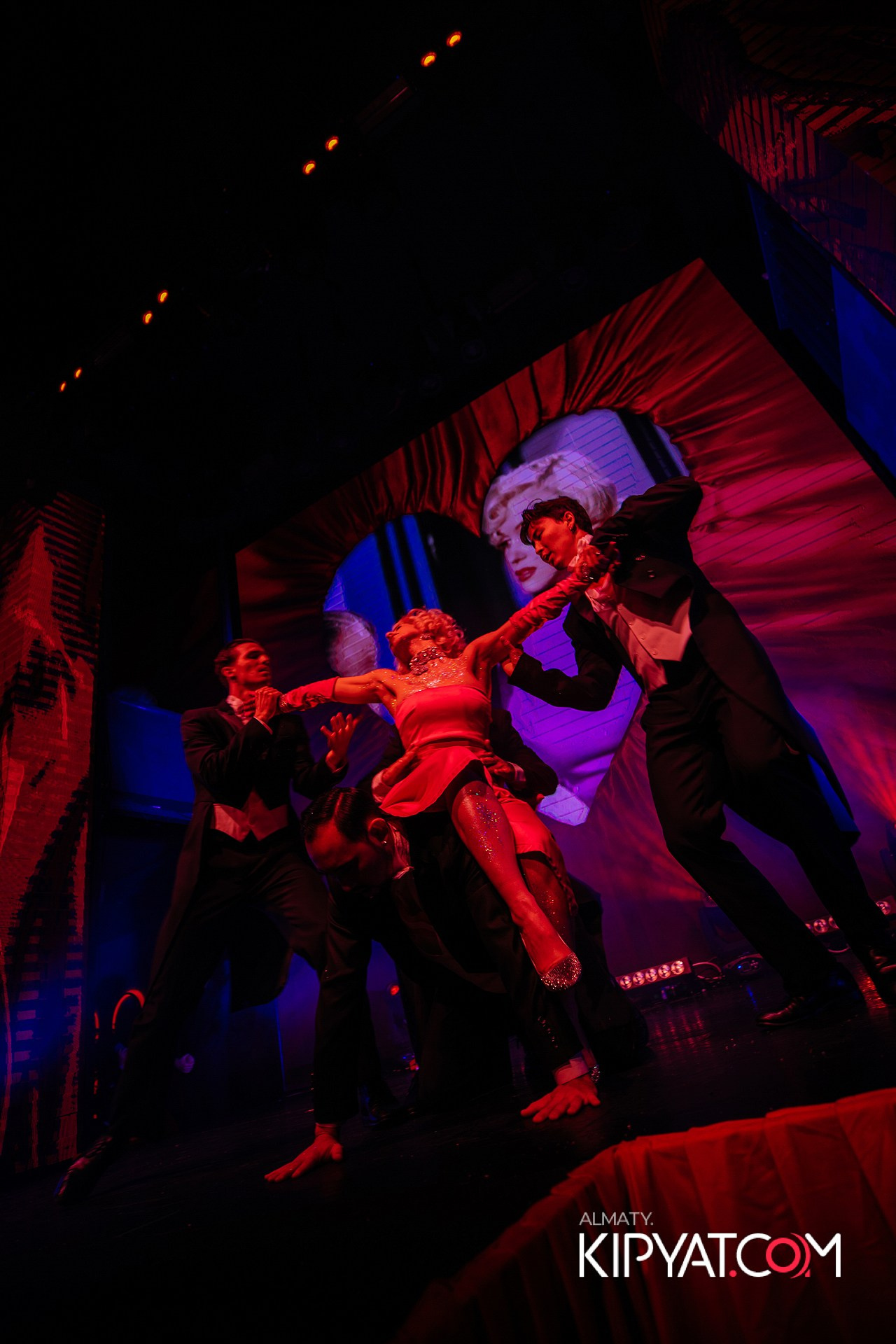 QUEEN. КИПЯТКОМ АЛМАТЫ!