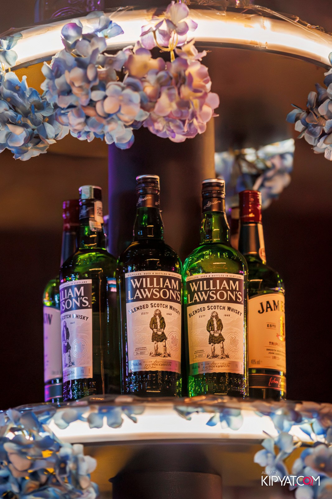 UYAT EMES BAR. КИПЯТКОМ АЛМАТЫ!