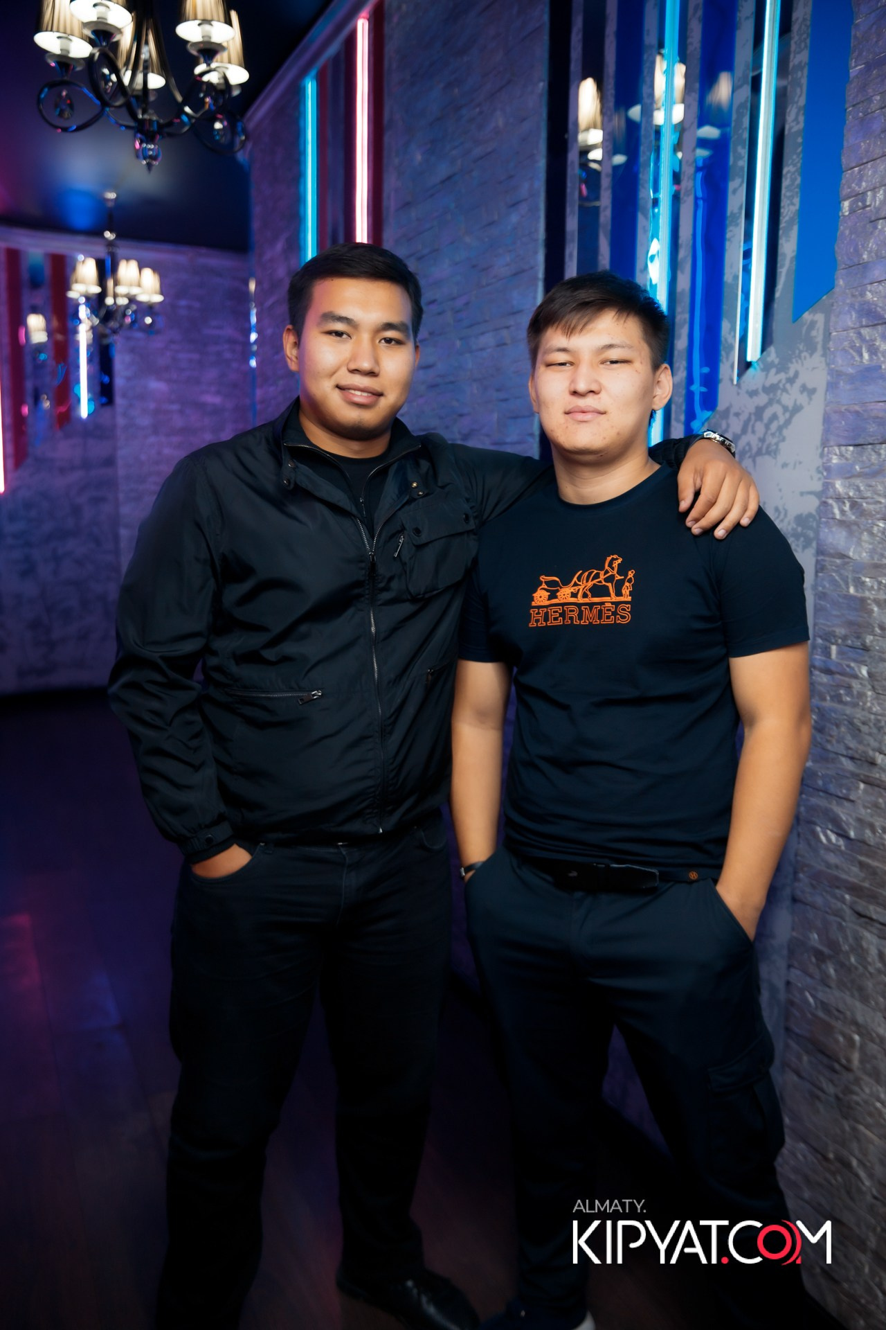 Ухо и медведь на Гагарина. КИПЯТКОМ АЛМАТЫ!