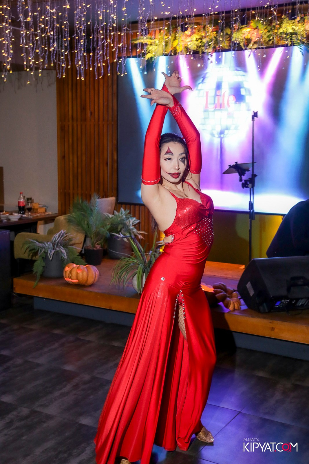 LIFE GRILL CAFE. КИПЯТКОМ АЛМАТЫ!