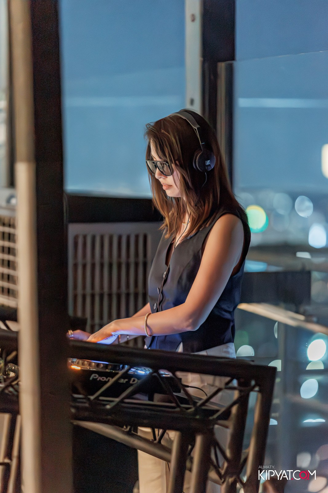 ВЫСТУПЛЕНИЕ DJ SUNQAR DJ BONI В SUNQAR BAR & RESTAURANT. КИПЯТКОМ АЛМАТЫ!