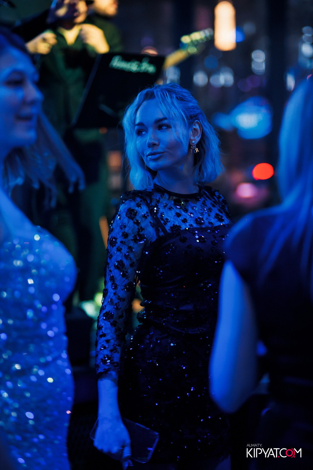 FRIENDS BAR & TERRACE. КИПЯТКОМ АЛМАТЫ!