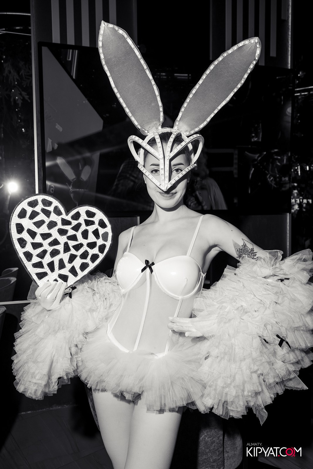 FRIENDS BAR & TERRACE. КИПЯТКОМ АЛМАТЫ!