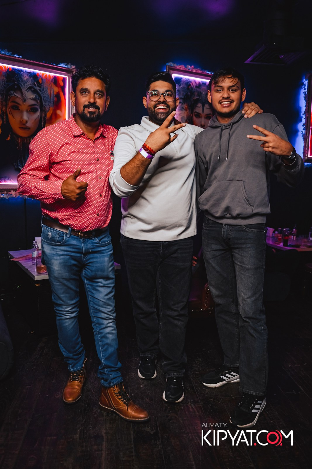 UYAT EMES BAR. КИПЯТКОМ АЛМАТЫ!