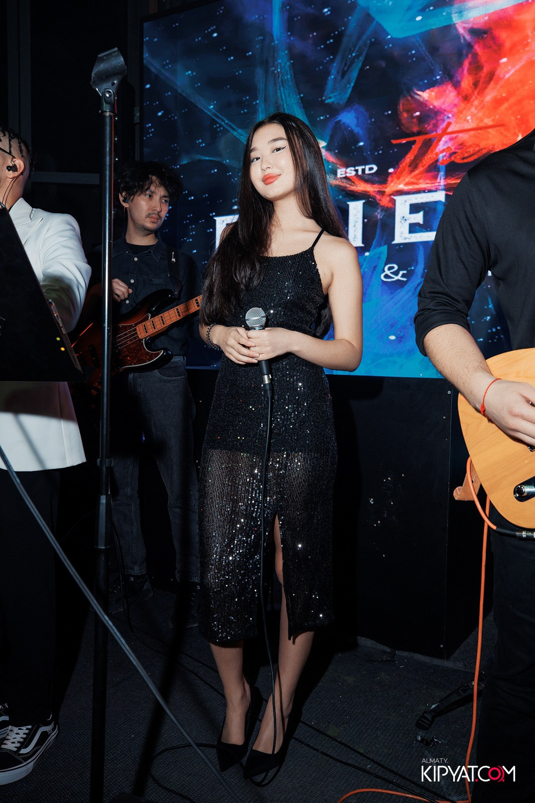 FRIENDS BAR & TERRACE. КИПЯТКОМ АЛМАТЫ!