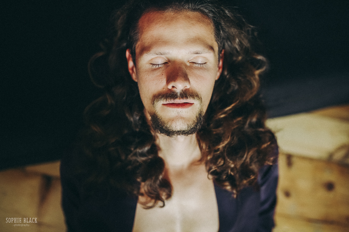 "тогда я стану ветром в твоих незаплетенных волосах". Соня Черных (sophieblack)