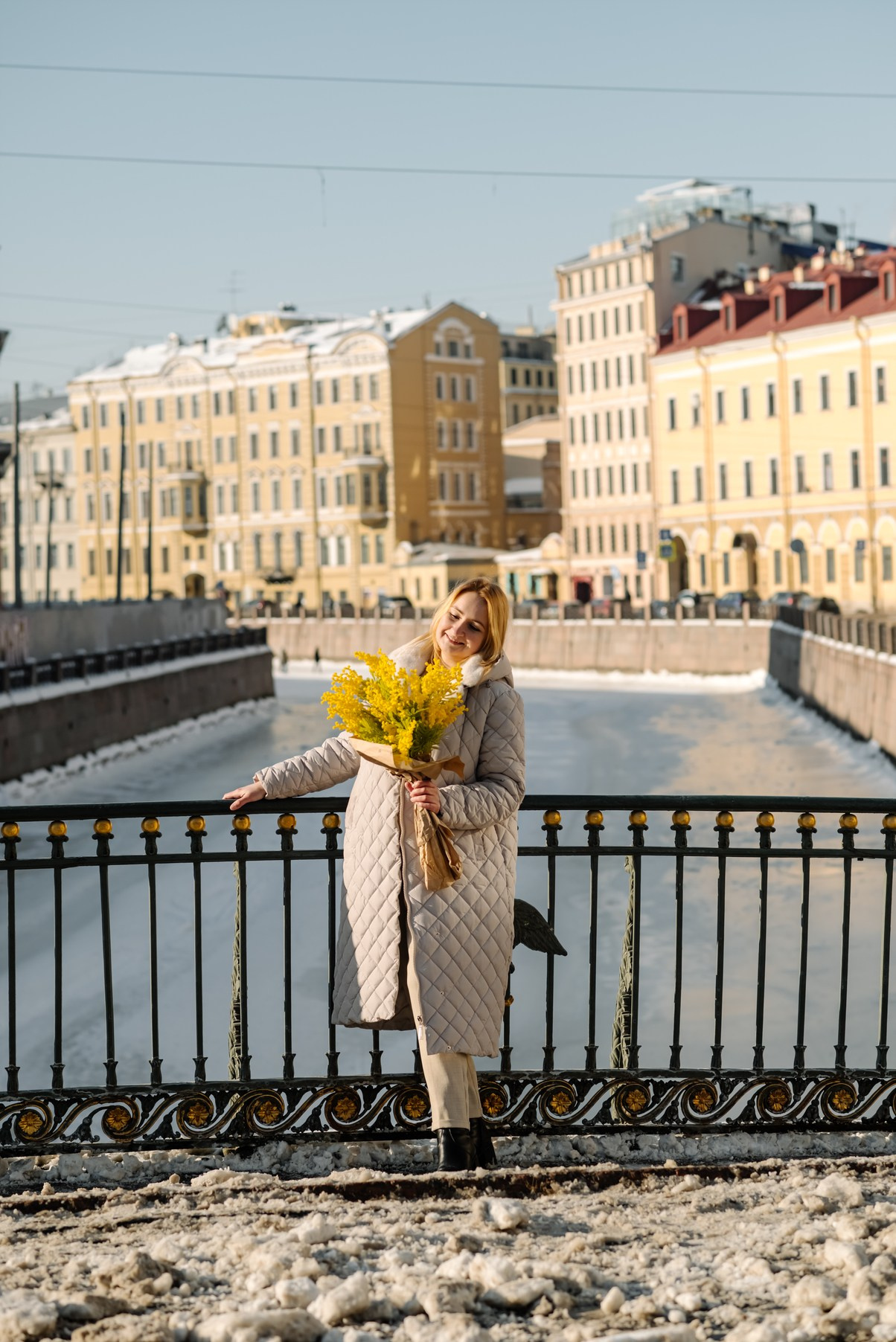 Прогулка с цветами по улицам и каналам. Свадебный и семейный фотограф в Санкт-Петербурге Елена Худякова