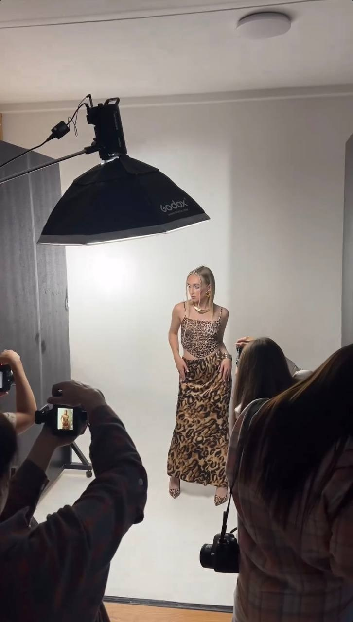 Зал с Белой циклорамой «White». BACKSTAGE фотостудия